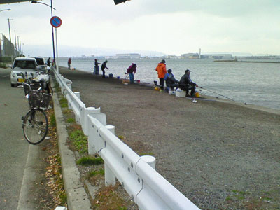 大阪湾某所です，意外とゴミが少ないです
