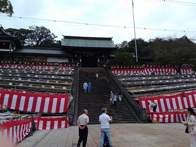 閑散とした諏訪神社